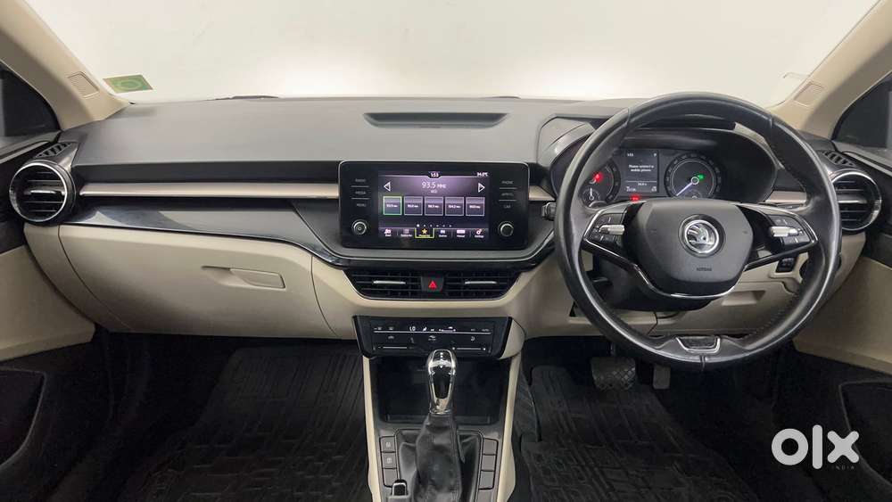 Skoda Slavia Ambition 1.0l Tsi At, 2022, Petrol