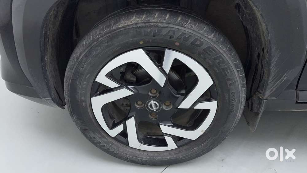 Nissan Magnite 1.0 Xv Premium, 2023, Petrol