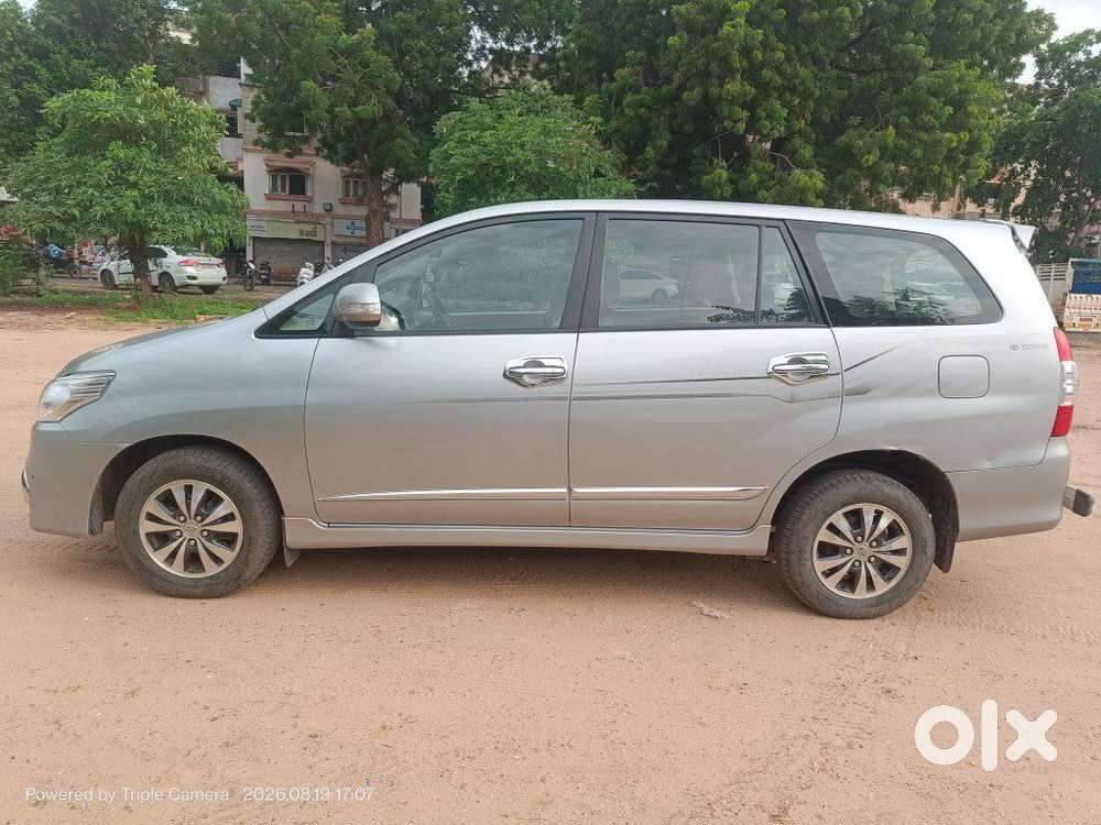 Toyota Innova 2.5 Vx 8 Str Bs-iii, 2015, Diesel