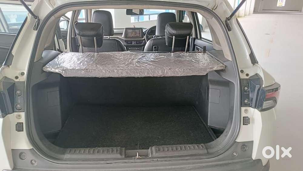 Maruti Suzuki Brezza 1.5 Vxi At Smart Hybrid, 2022, Petrol