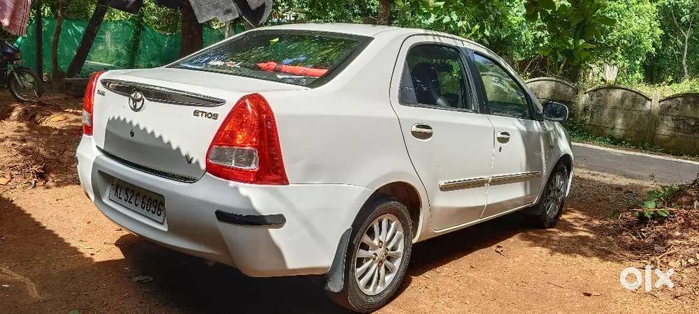 Toyota Etios V 2011