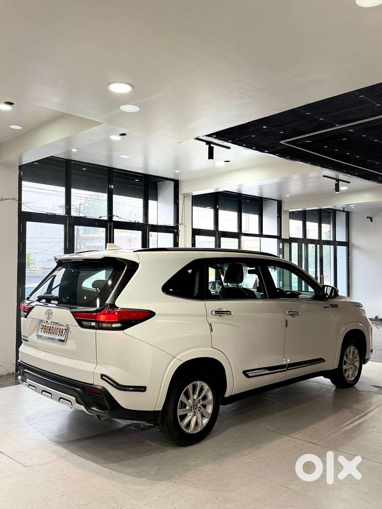 Toyota Innova Hycross 2.0 Gx 7 Str, 2025, Cng & Hybrids