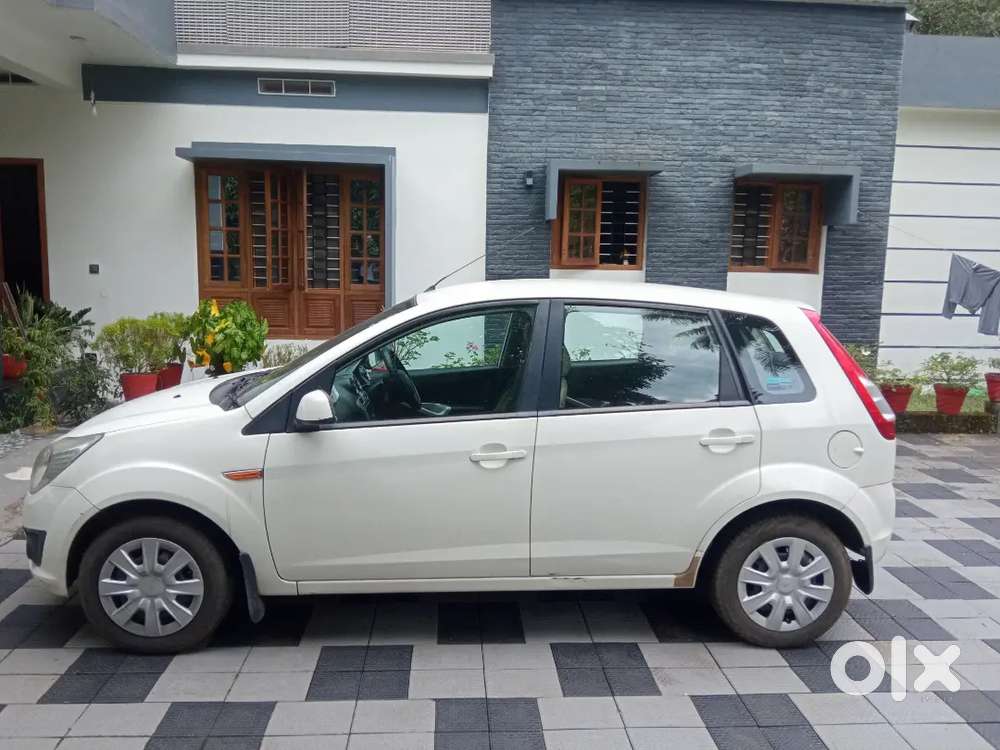 Ford Figo Petrol Zxi 2013