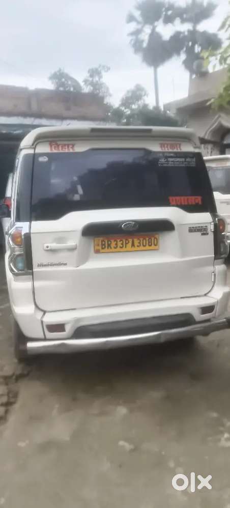 गाड़ी 2018 मॉडल की गाड़ी बिल्कुल वेल कंडीशन में है गाड़ी ऑफिसमें चलती