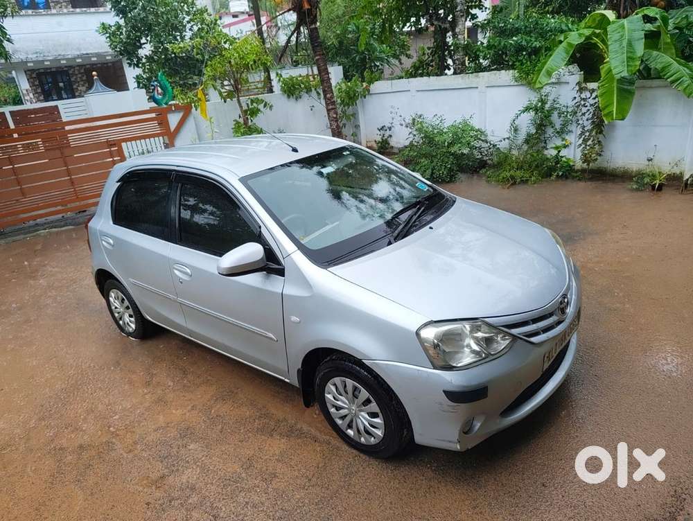 Family Using Etios Liva For Sale