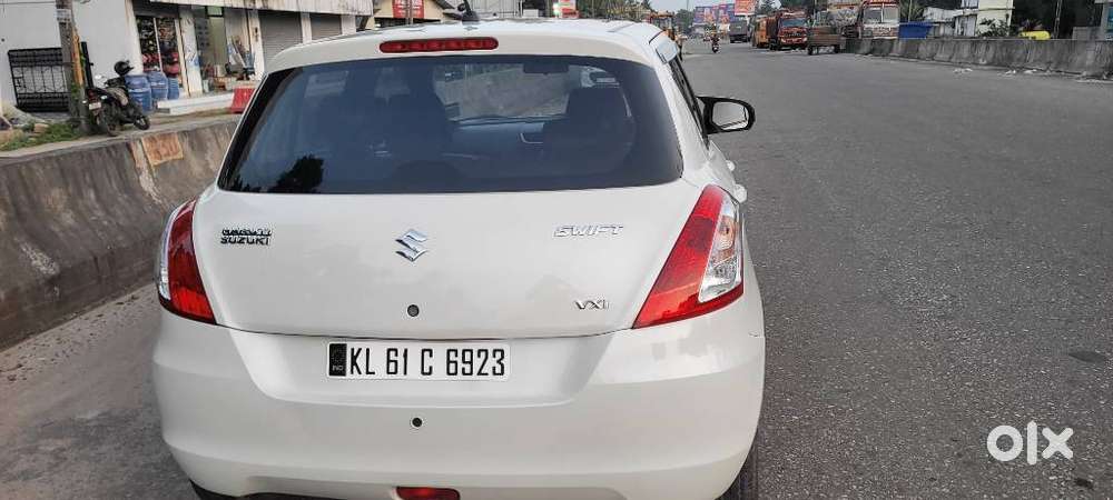 Maruti Suzuki Swift Vxi Optional, 2017, Petrol