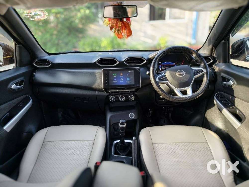 Nissan Magnite 1.0 Xv Premium, 2023, Petrol