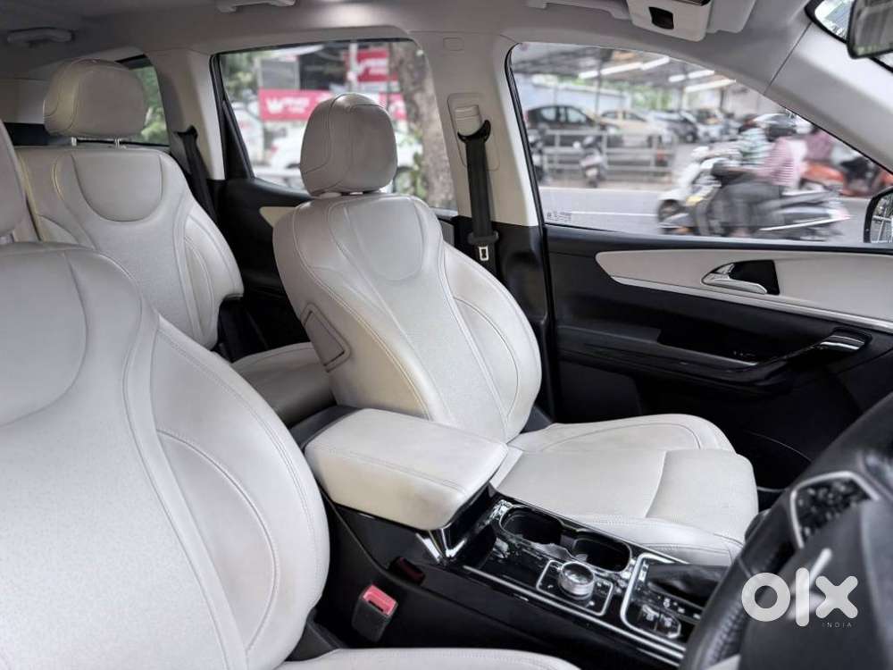 Mahindra Xuv700 2.0 Ax 7 Petrol At Luxury Pack Str, 2023, Petrol