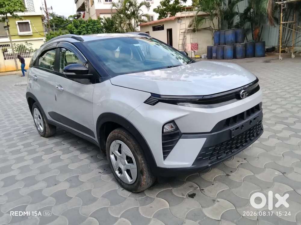 Tata Nexon, 2025, Petrol