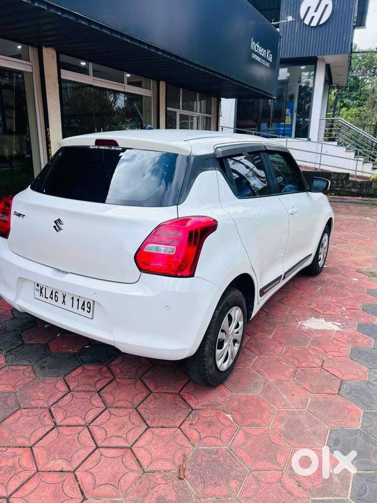 Maruti Suzuki Swift Vxi + Manual, 2022, Petrol