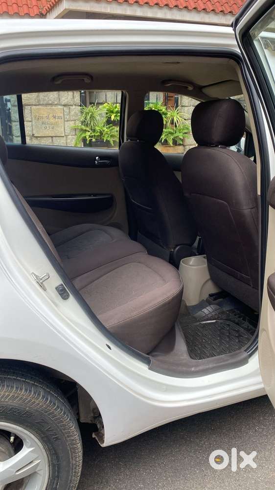 Hyundai I20 2010-2012 1.4 Asta At With Avn, 2011, Petrol