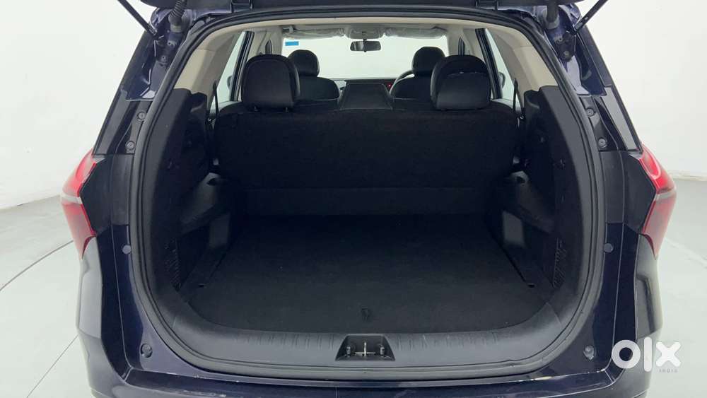 Mahindra Xuv700 2.0 Ax 5 Petrol Mt Str, 2023, Petrol