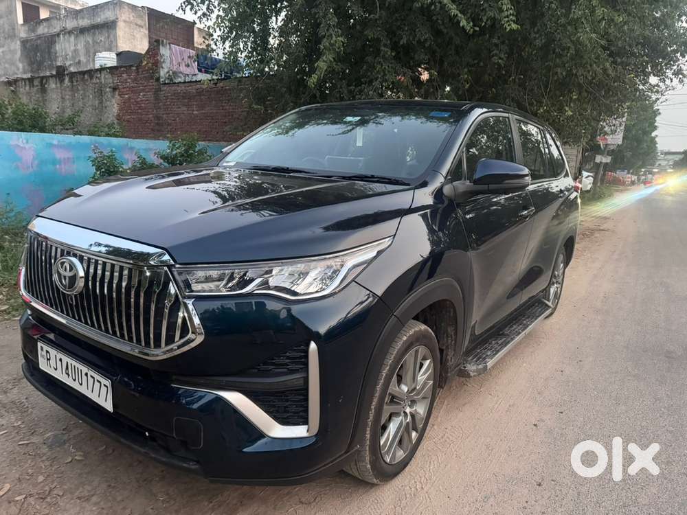 Toyota Innova Hycross 2025