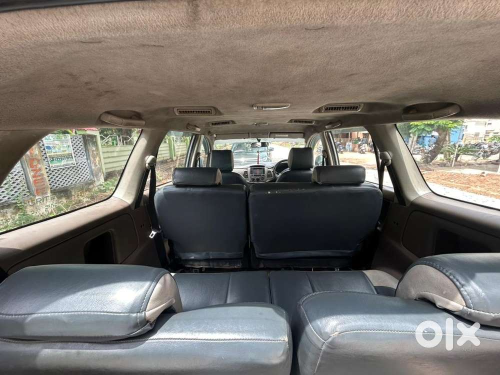 Toyota Innova 2016 Diesel 300000 Km Driven