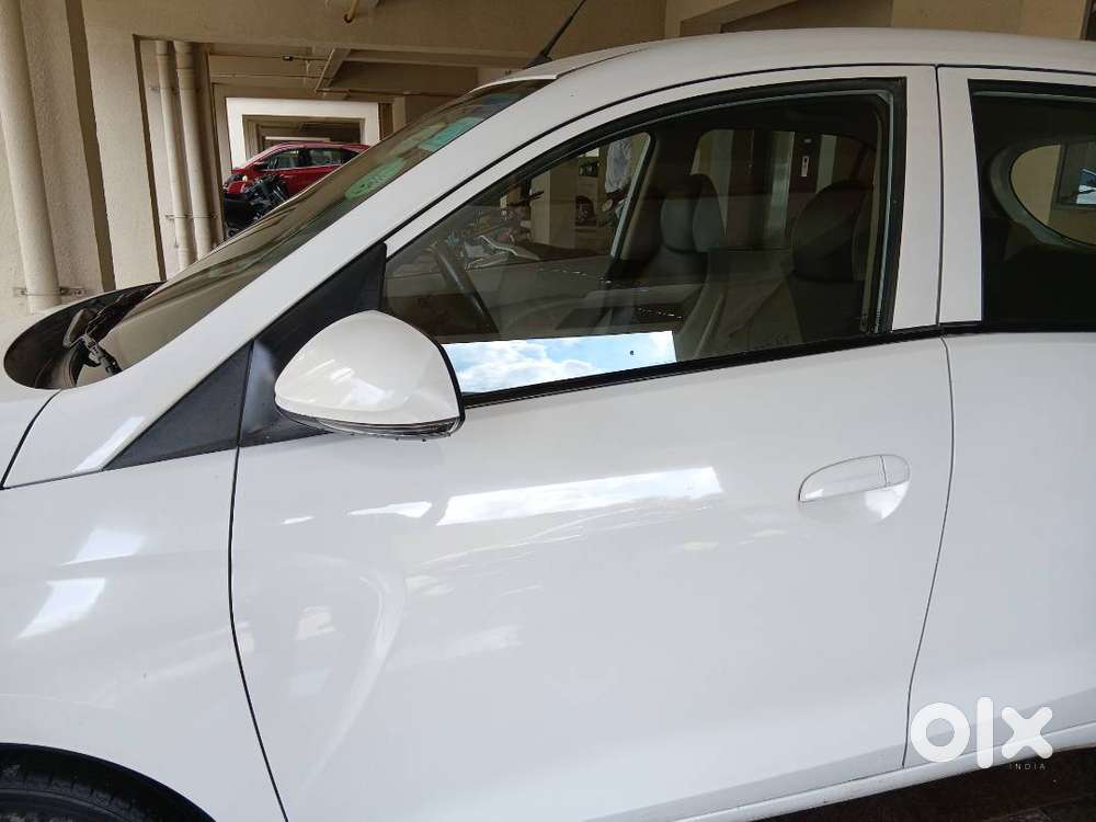 First-owner Hyundai Santro Sportz *(automatic)