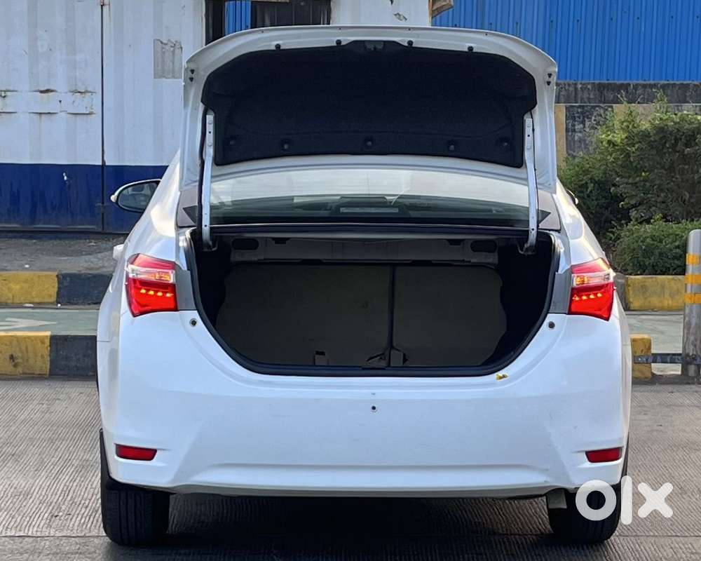 Toyota Corolla Altis 2013-2017 D-4d Js, 2015, Diesel