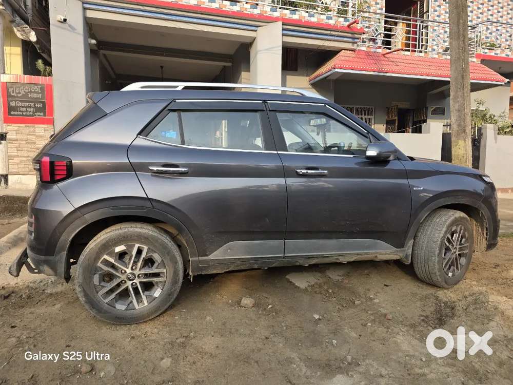 Hyundai Venue 2023 Petrol 32000 Km Driven