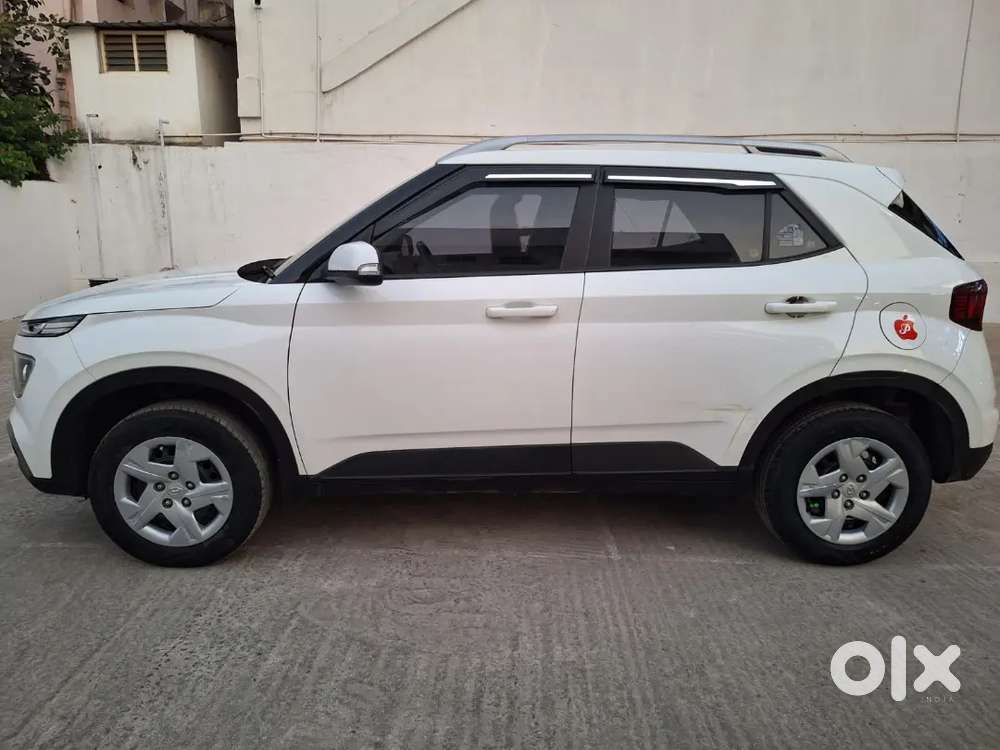 Hyundai Venue 2022 Petrol 50000 Km Driven