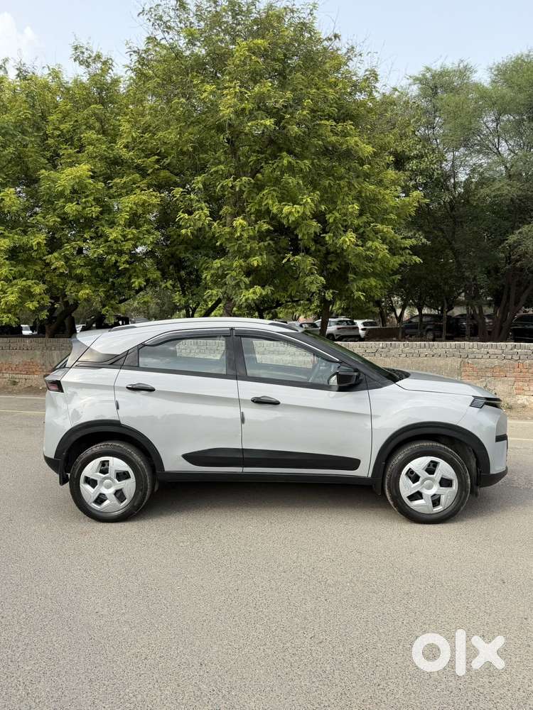 Tata Nexon Pure (s) 1.2 Petrol 6amt, 2024, Petrol
