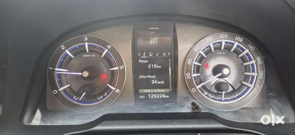 Toyota Innova Crysta 2.4 V