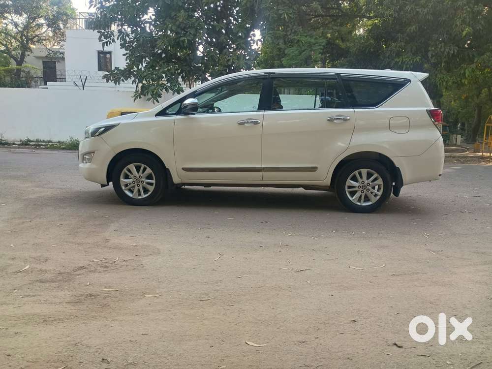 Toyota Innova Crysta 2.4 V, 2017, Petrol