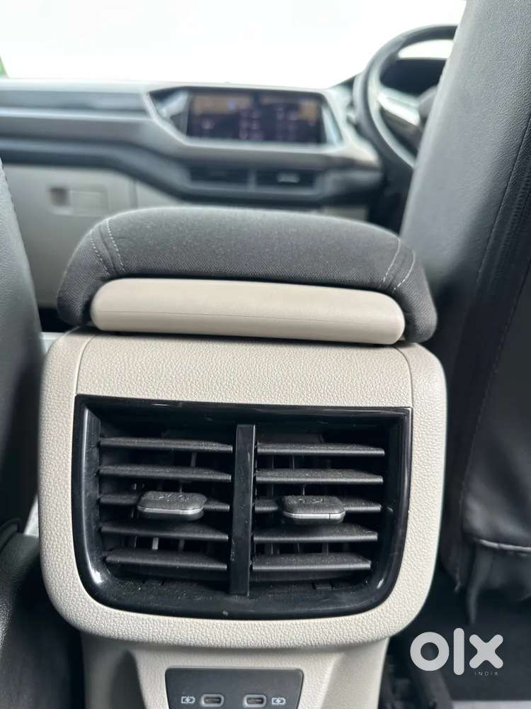 Volkswagen Taigun 1.0 Tsi Highline At, 2023, Petrol