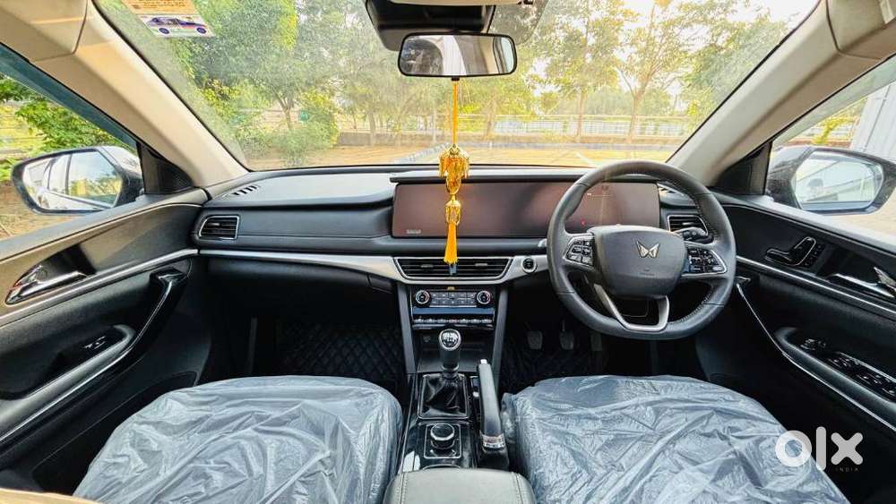 Mahindra Xuv700 2.2 Ax 7 Diesel Mt Str, 2025, Diesel