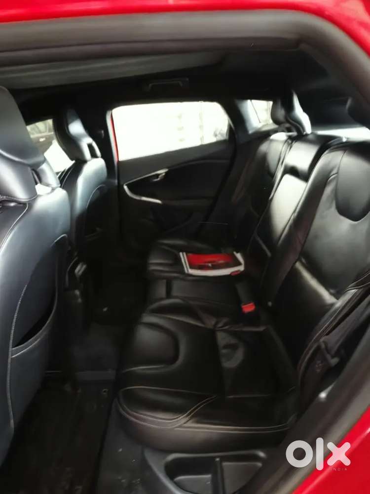 Volvo V40 2017 Diesel 97000 Km Driven. Neatly Maintained