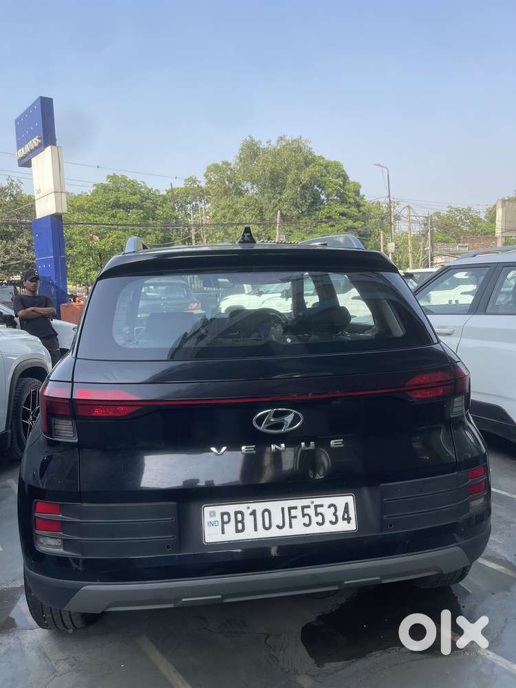 Hyundai Venue S Diesel, 2023, Petrol