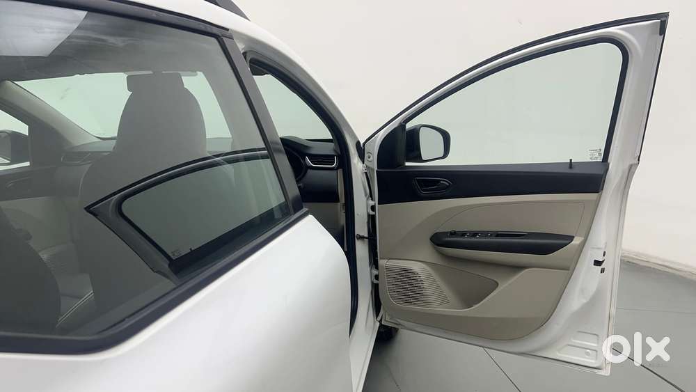 Renault Triber Rxt, 2023, Petrol