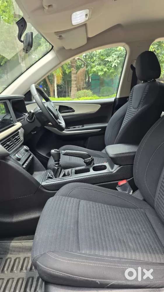 Mahindra Xuv700 2.2 Mx Diesel Mt 5 Str, 2022, Diesel