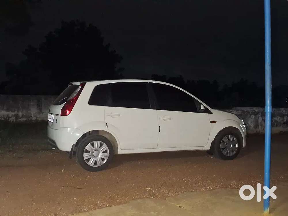 Ford Figo Titanium 2012 Petrol