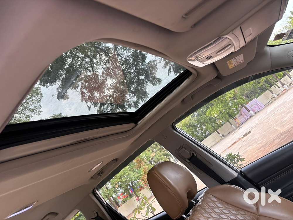 Mahindra Xuv500 Showroom Track