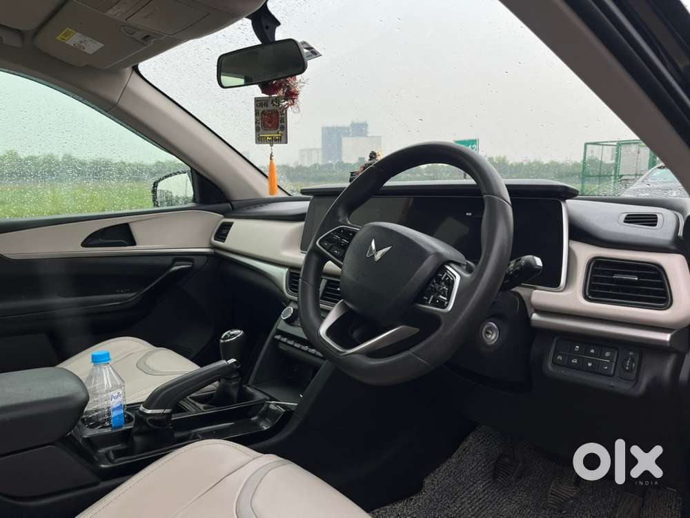 Mahindra Xuv700 2023 Diesel Well Maintained