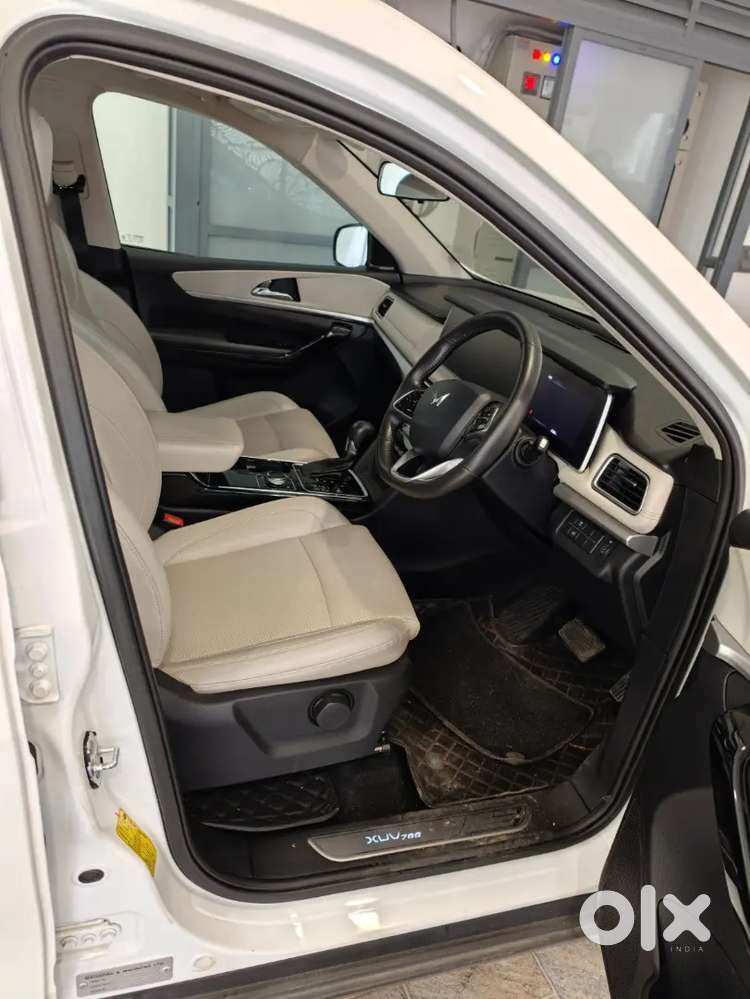 Mahindra Xuv700 Petrol 2022 1st Owner
