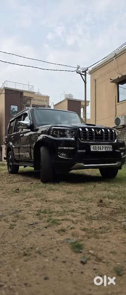Mahindra Scorpio S11 Boss Edition Black Colour Captain Seat
