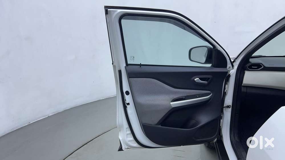 Nissan Magnite 1.0 Xv, 2022, Petrol