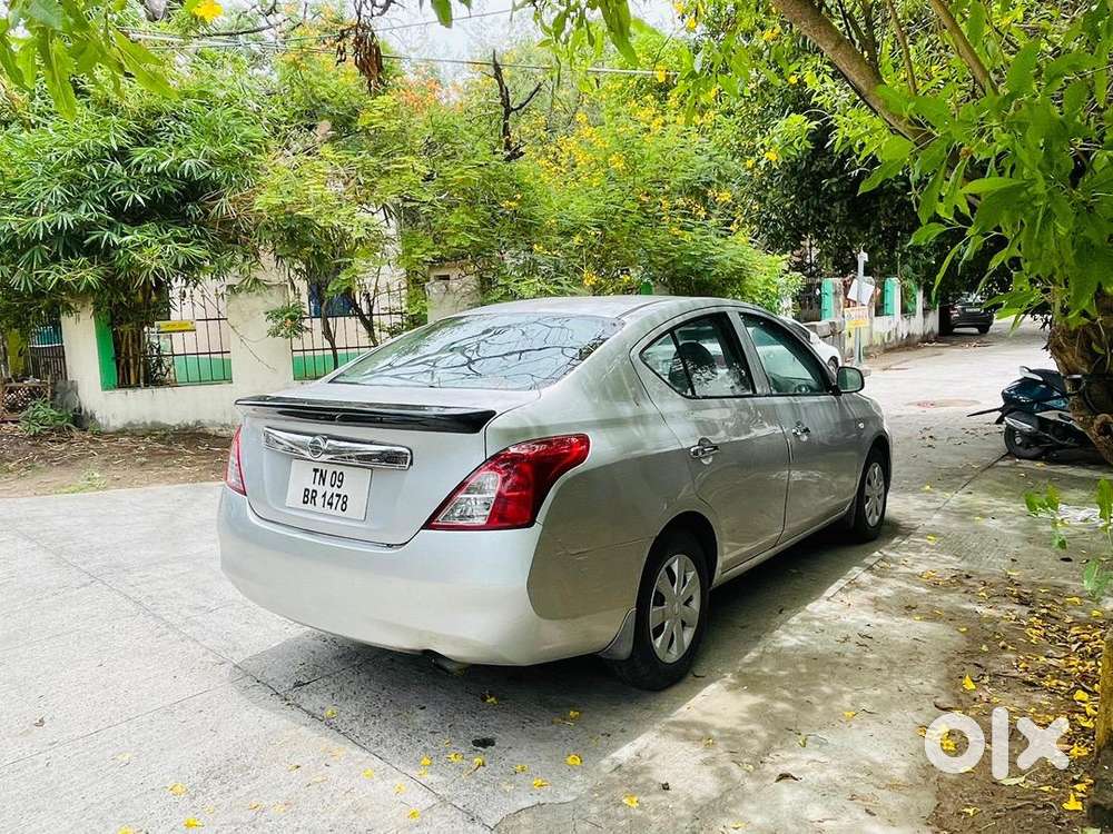 Nissan Sunny 2012