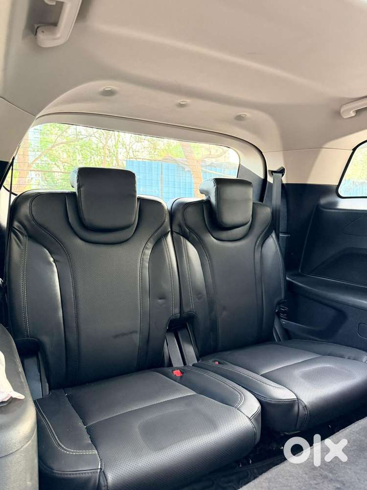 Mahindra Xuv700 2.2 Ax 7 Diesel Mt Luxury Pack Str, 2025, Diesel