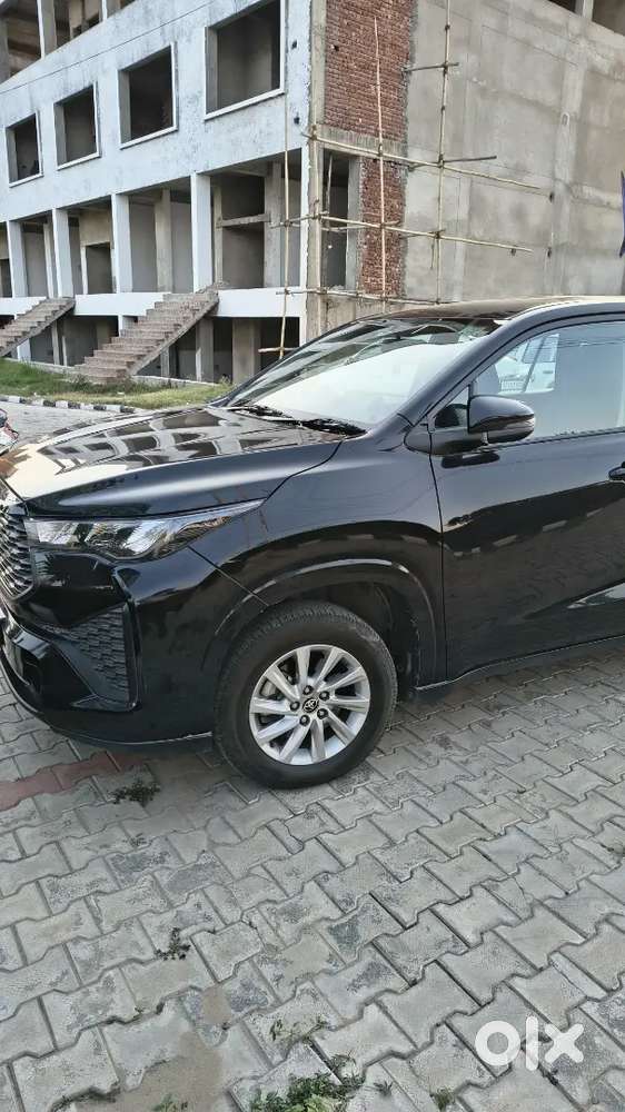 Toyota Innova Hycross 2024 Petrol Well Maintained