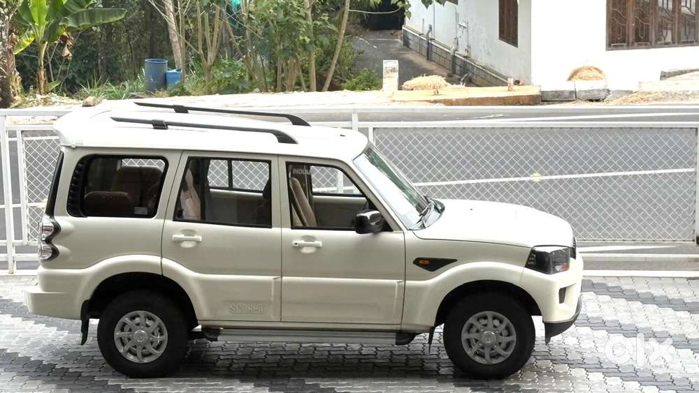 Mahindra Scorpio, 2015