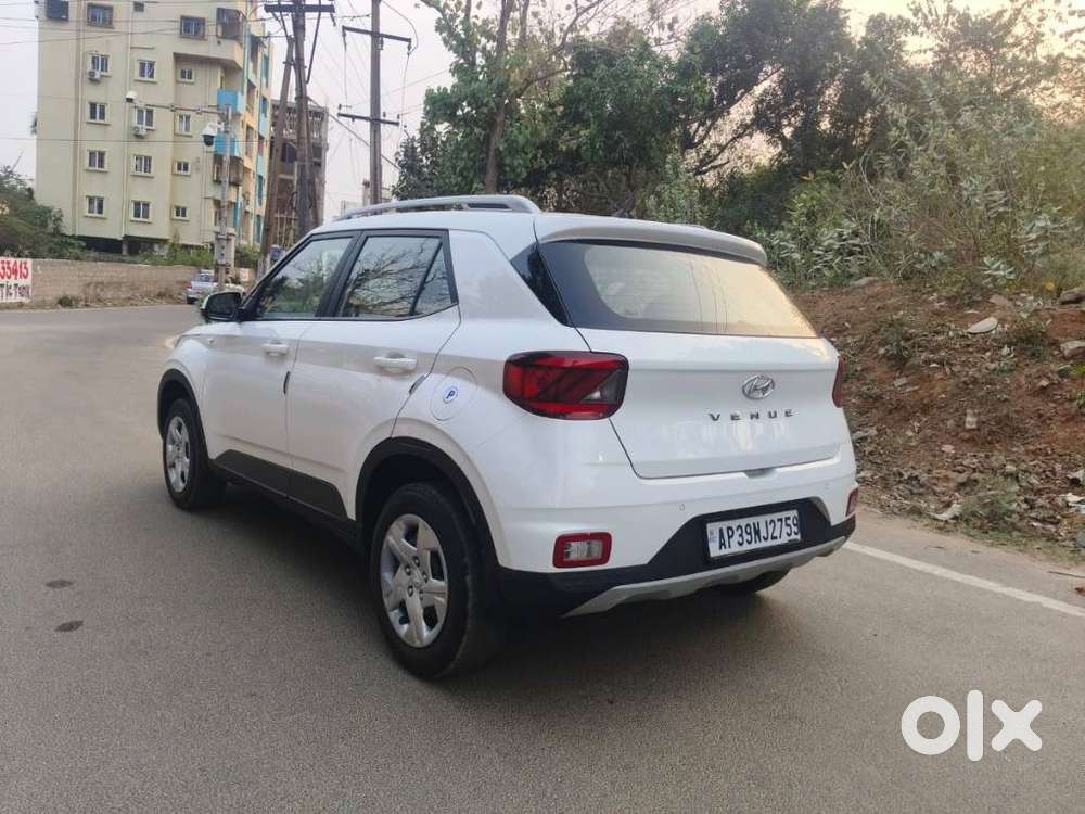 Hyundai Venue 1.2 S (o), 2022, Petrol