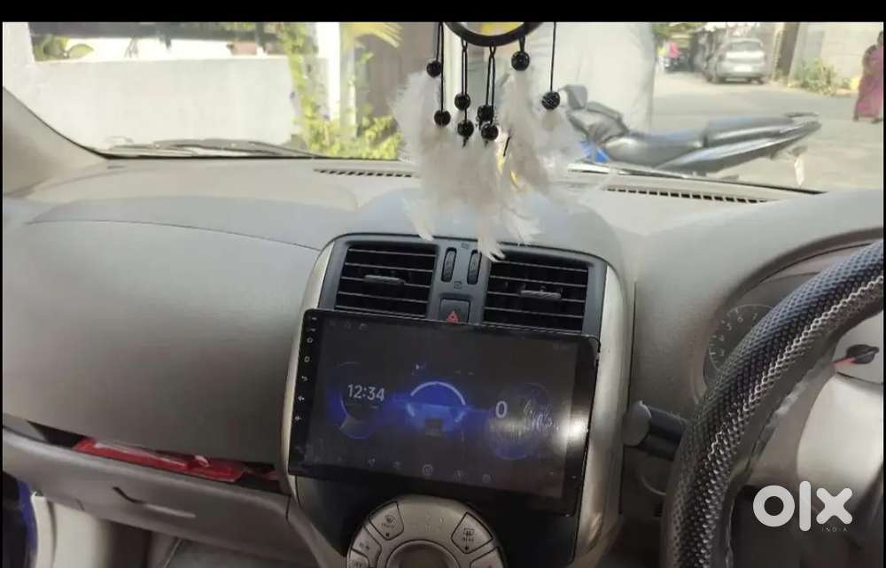 Nissan Sunny 2012