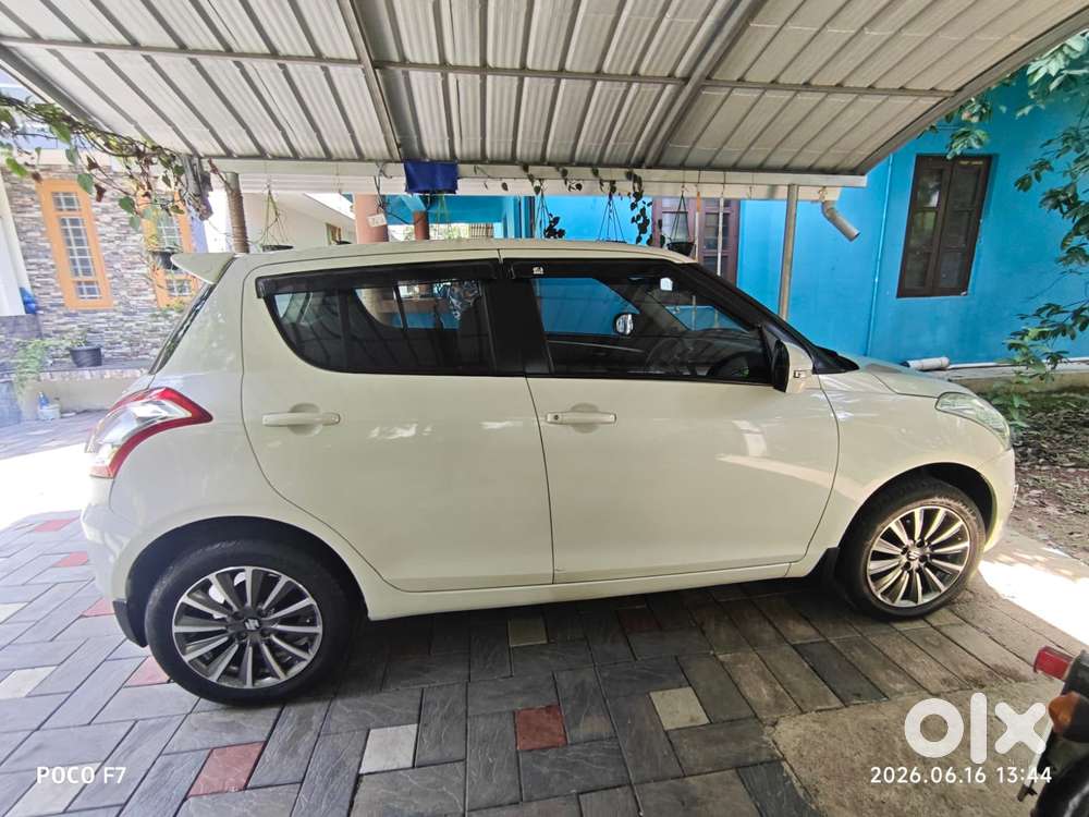 Maruti Suzuki Swift Vxi Abs Bsiv, 2015, Petrol