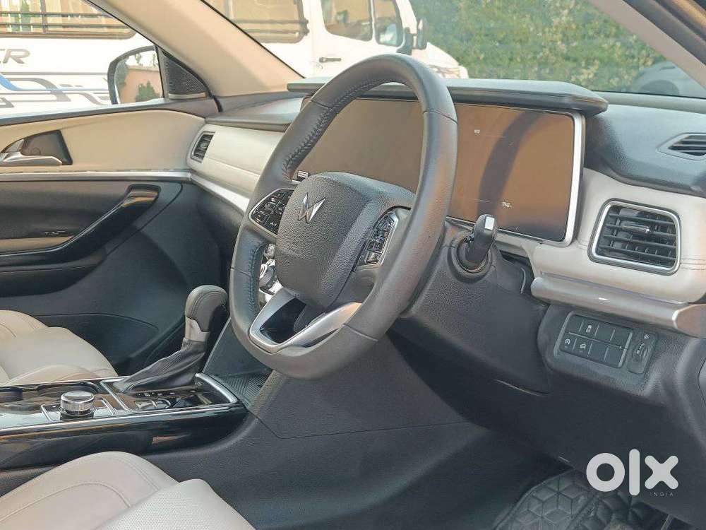 Mahindra Xuv700 2.0 Ax 7 Petrol At Luxury Pack Str, 2023, Petrol