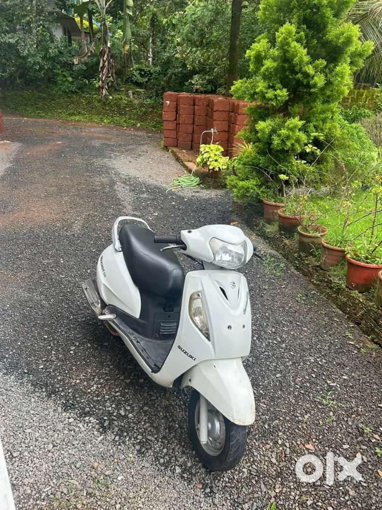 Access 125 [2014] Scooters 1824202015