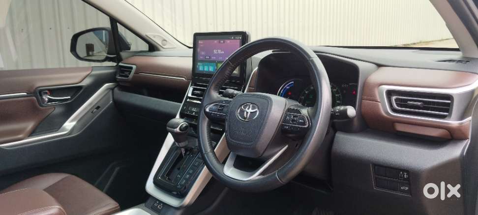 Toyota Innova Hycross 2.0 Zx Hybrid 7 Str, 2023, Petrol