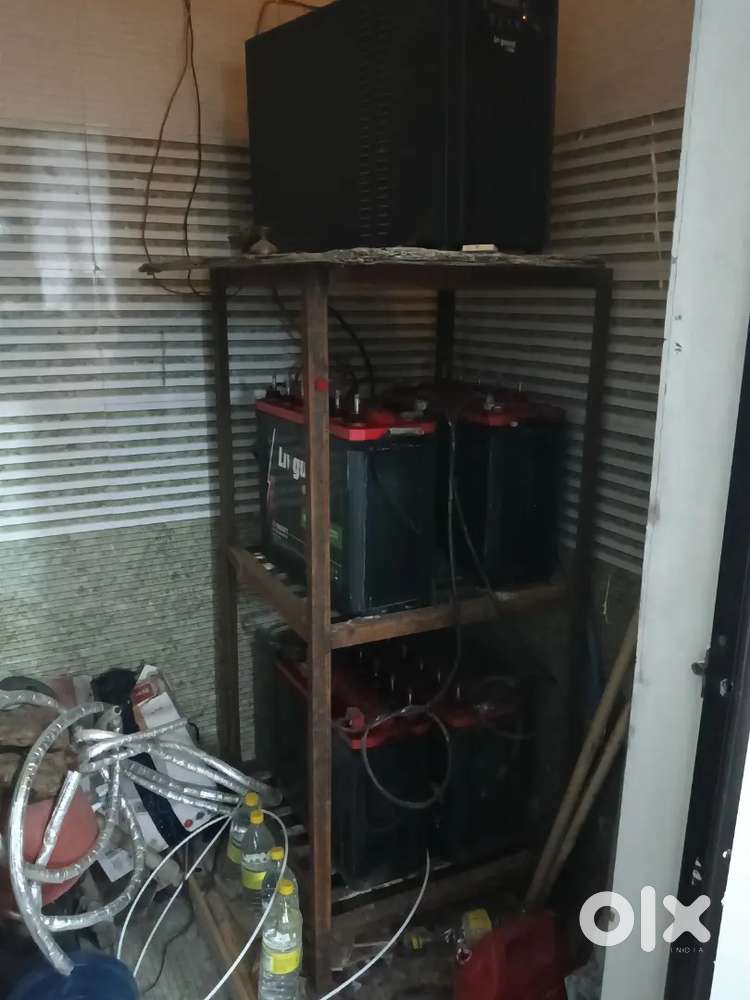 Inverter with batteries
