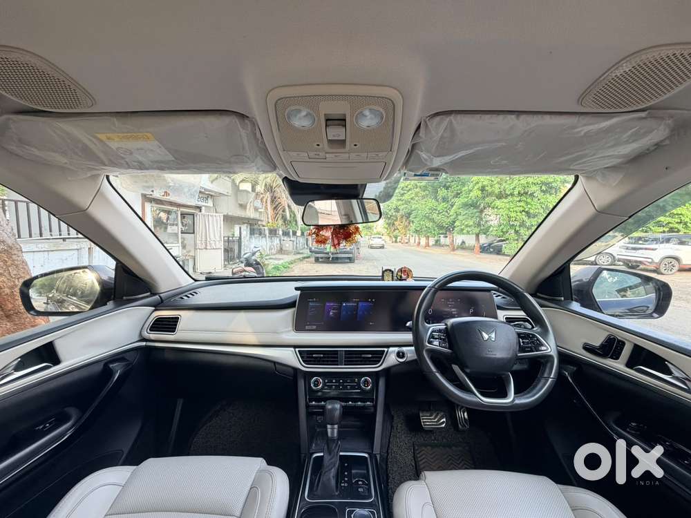 Mahindra Xuv700 2.2 Ax 7 Diesel At Luxury Pack Str Awd, 2022, Diesel