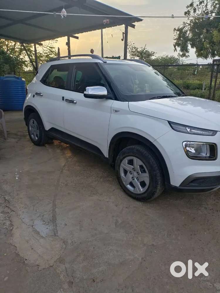 Hyundai Venue 2020 Petrol Well Maintained